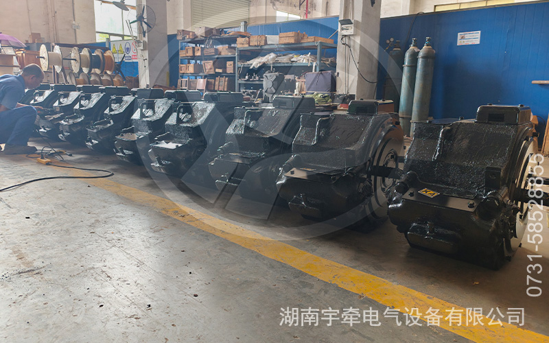 ZQ-21矿用直流牵引电机发货 1.jpg