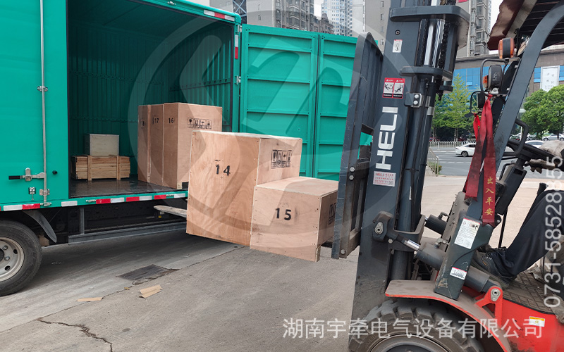 矿用电机车配件出口海外 3.jpg