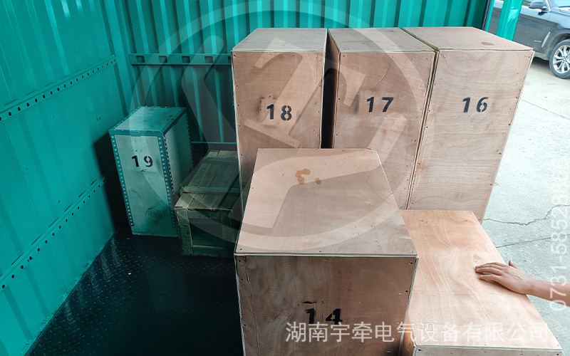 矿用电机车配件出口海外 4.jpg